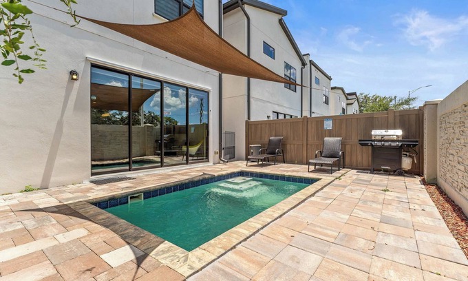 Loughman Casa | Chic Villa Domani Retreat - 9ppl