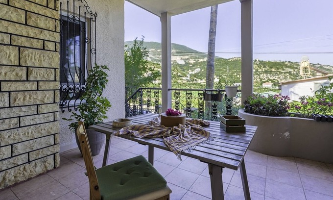 Alanya Apartamento | Chic Villa w a Fireplace, Pool, Terrace in Alanya