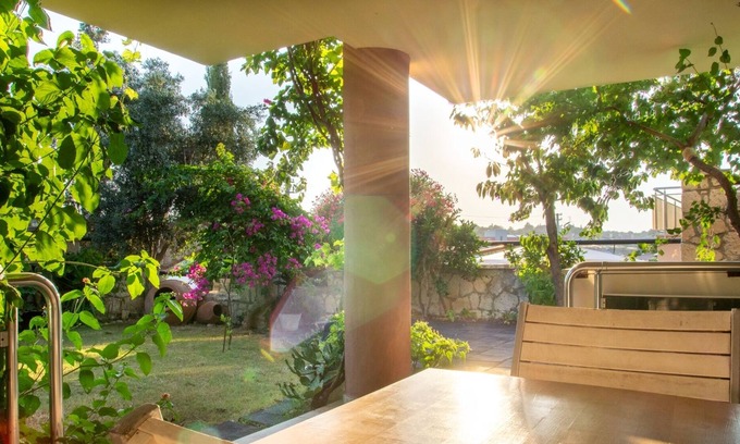 Cesme Villa | Chic Villa w Garden Patio 5 min to Beach in Izmir