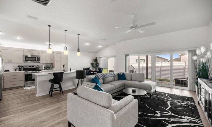 Sumter County Casa | Chic Villages 3BR | King Suite | Patio & Golf Cart
