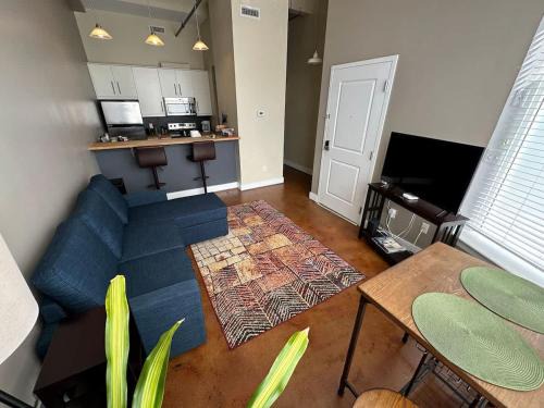 Roanoke Apartamento | Chic walkable apt with rooftop views
