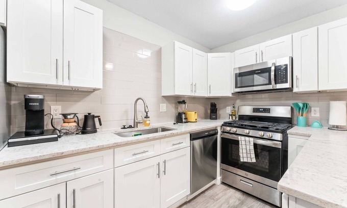 Highland Apartamento | Chic West Downtown Studio w Washer Dryer