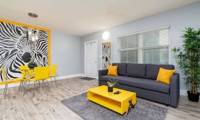 Coral Shores Apartamento | Chic Zebra Condo - Prime Fort Lauderdale Spot