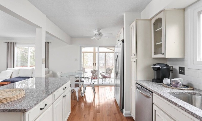 Zionsville Casa | Chic Zionsville Home | Sleeps 8 | Nr Downtown