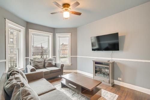 Greater Grand Crossing Apartamento | Chicago Apt 3 Mi to Lake Michigan!