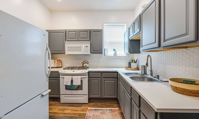 Greater Grand Crossing Apartamento | Chicago Apt: 4 Mi to Lake Michigan