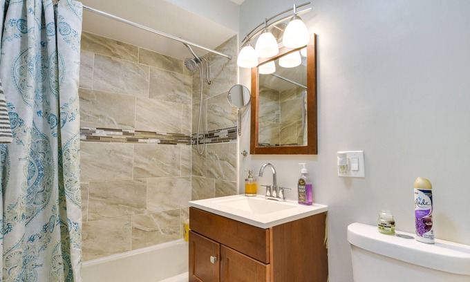 Norwood Park West Condominio | Chicago Condo < Half-Mi to Ascension Resurrection!