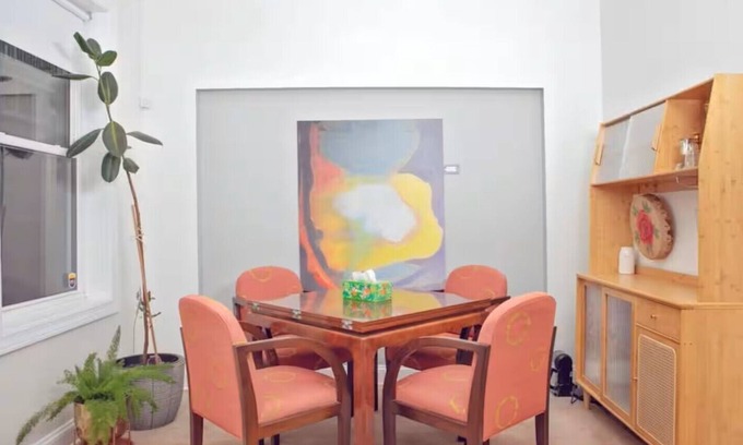 Sheffield Neighbors Condominio | Chicago's Leafy Street Hideaway - 1 Bedroom Condo with a Side of Sass