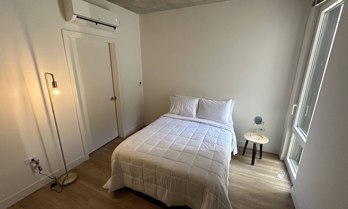 Ranch Triangle Apartamento | Chicago Shared Living Space with Office Space