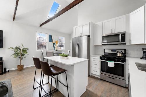 West Town Casa | Chicago Treasure 4 Bed Getaway