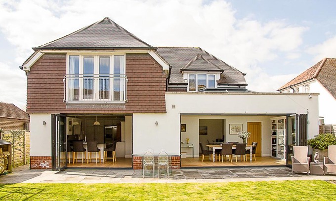 Chichester Casa | Chichester Spacious House Ideal for Goodwood and city centre