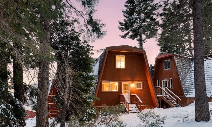 Tahoe Woods Apartamento | Chickaree & Chickadee Buyout by AvantStay | 2 Sister Cabins