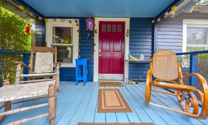 Athens Casa | Chicopee Rose Cottage - Pet & Family Friendly, Back Deck, Near Downtown & UGA