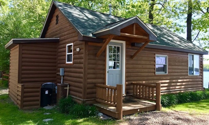 Chief Lake Cabina | Chief Lake Lodge Resort Cabin #5