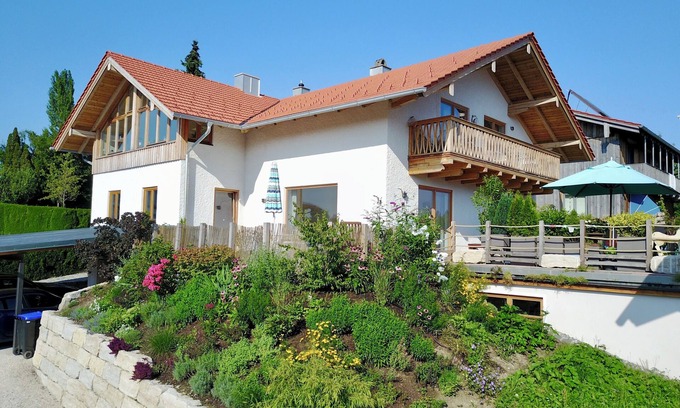 Chieming Apartamento | Chiemsee Living whole house for up to 12 people