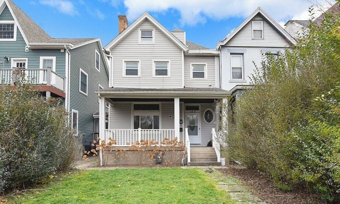 Aspinwall Casa | Child Friendly, Parking, King Bed, 15 min to DT