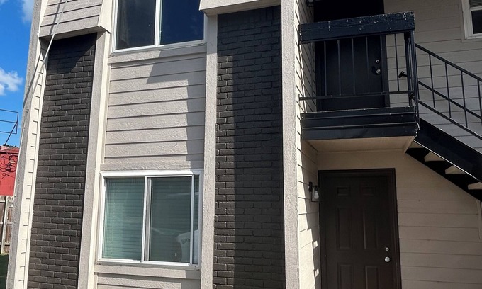 Tulsa Apartamento | Chill host and convenient location