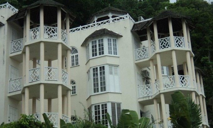 Ocho Rios Condominio | Relájate en la colina / wifi gratis A / c, wi-fi gratuito, comunidad cerrada