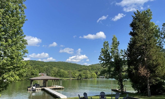 Ten Mile Casa | Chill on Watts Bar Lakefront with Private Dock!