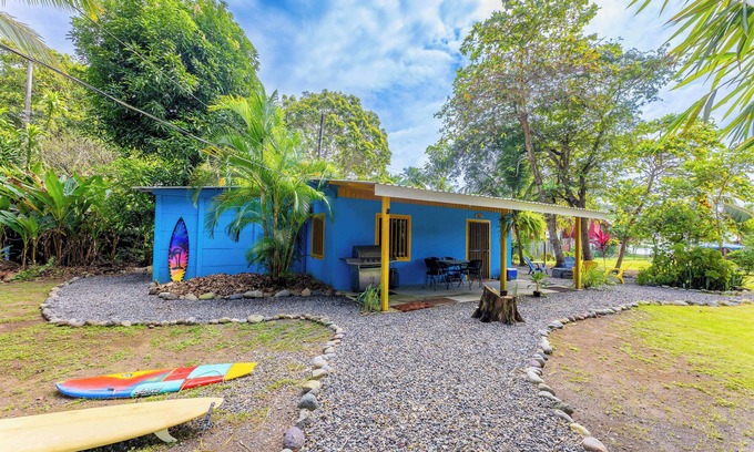 Esterillos Oeste Casa | Chill Surf Getaway, 1 Min Walk to the Beach