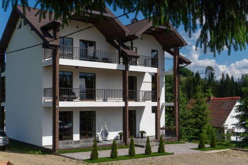 Yablunytsya Casa | Chillax