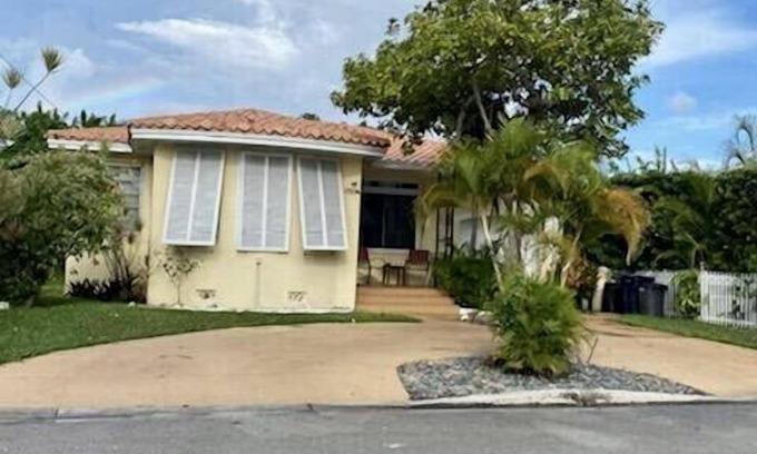 Surfside Casa | Chillin ’y Grillin’ House SOLO a pasos de la playa y atracciones locales