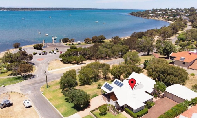 Dawesville Casa | Chillin' in Cozy Waterfront Family Friendly Retreat