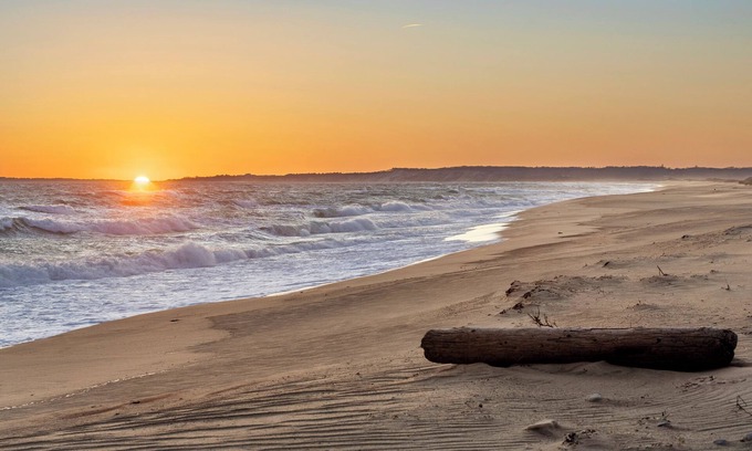 Chilmark Casa | Chilmark 1-bedroom Bunk house, WiFi, AC. Private Beach, Pets. No kitchen