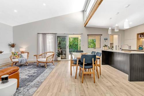 Birkenhead Casa | 'Chimney Cottage' Family Gem where Beach meets Port