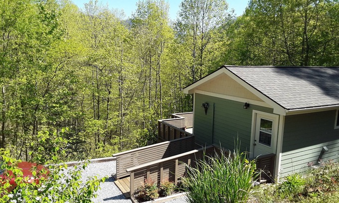 Hendersonville Casa | New Mountain Top Cottage con lavadora y secadora