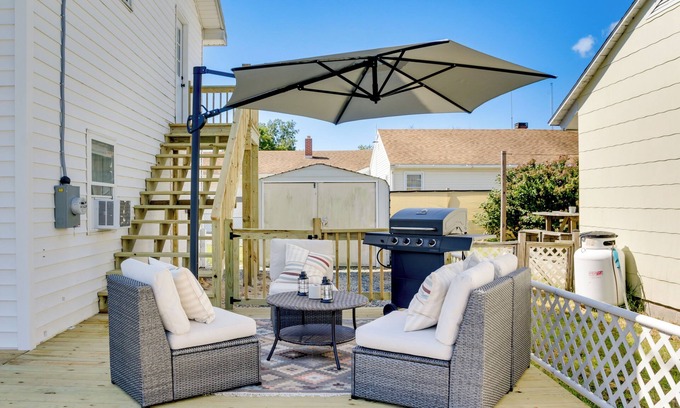 Chincoteague Apartamento | Chincoteague Apartment w/ Deck: Walk to Waterfront