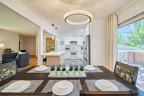 Southwest Calgary Casa | Chinook Executive Entire House
