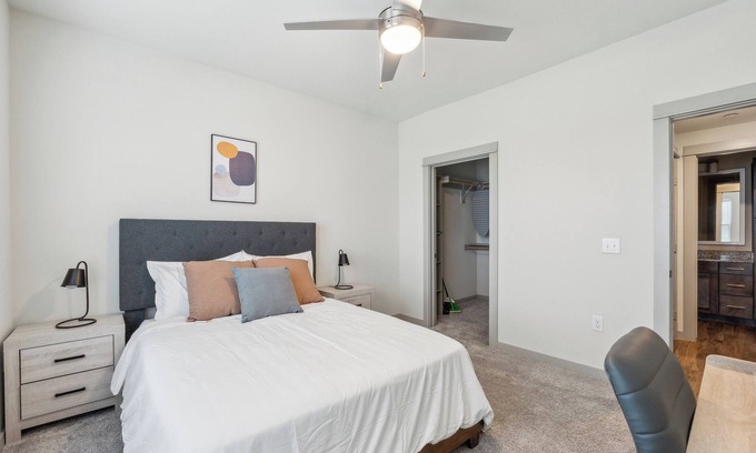 Cleburne Apartamento | Chisholm Trace 1233 I Spacious 1 Bed 1 Bath