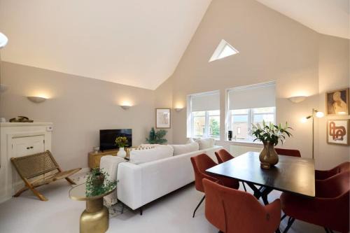 Chiswick Apartamento | Chiswick Views & Space - Elegant 3BDR Duplex with Parking
