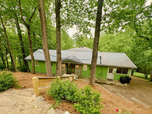 Silver Point Casa | CHLChateau-Walkable to Hurricane Marina