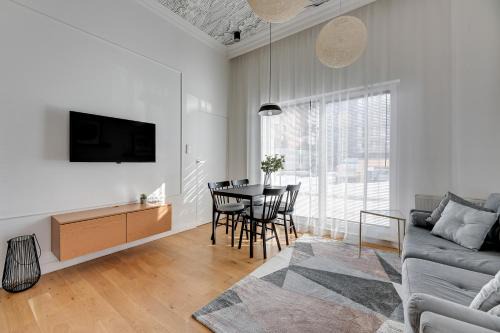 Old Town Apartamento | Chmielna Park - City Center & Parking by Downtown Apartments