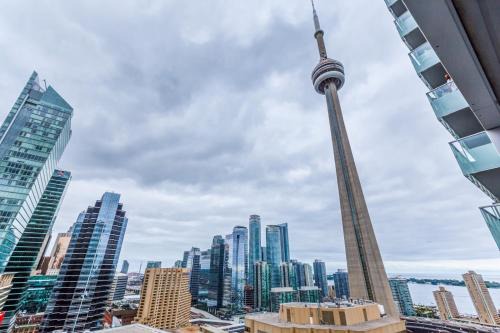 Toronto Entertainment District Apartamento | CHOL Furnished Suites Heart of Downtown Toronto, 2 Beds, Free Parking, CN Tower View