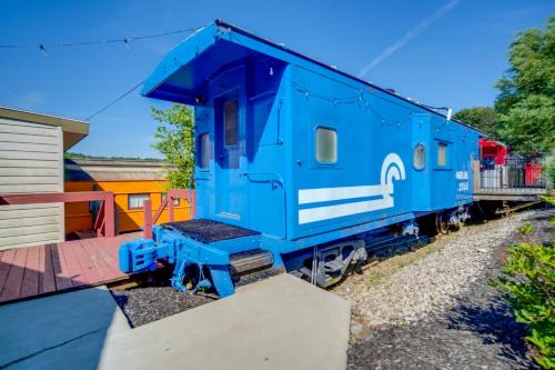 Adrian Furnace Apartamento | Choo Choo Blue, Converted Railcar in DuBois!