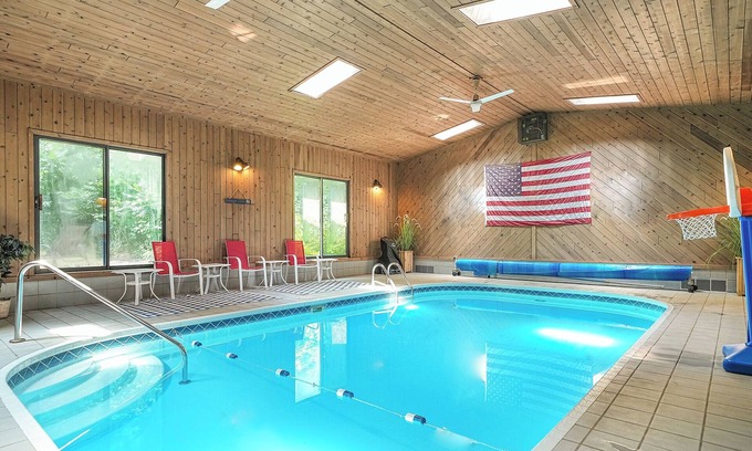 West Olive Casa | Choose either Christmas or New Year’s- Private Mini Resort w Indoor Pool & Sauna