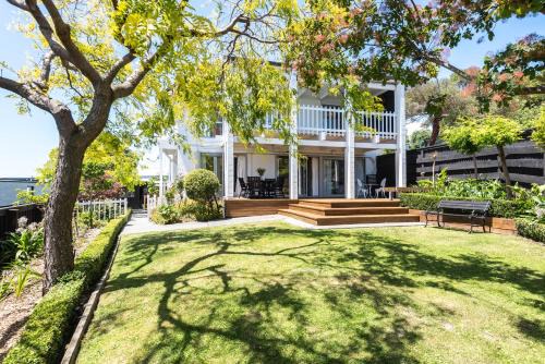 Mount Pleasant Casa | Christchurch - Art space, sea views, private
