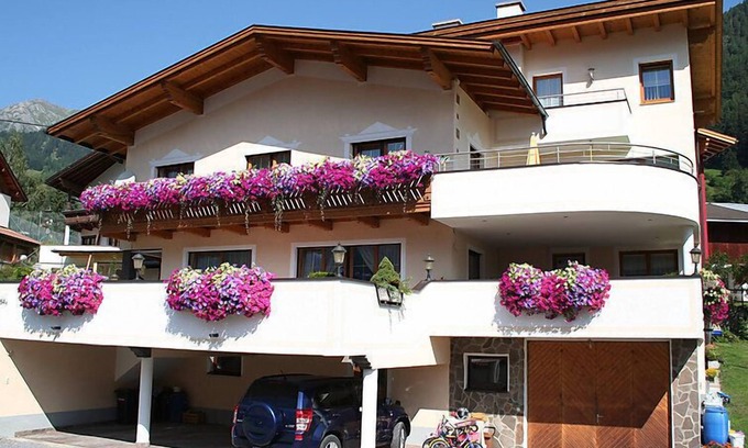Pettneu am Arlberg Apartamento | Christian by Interhome