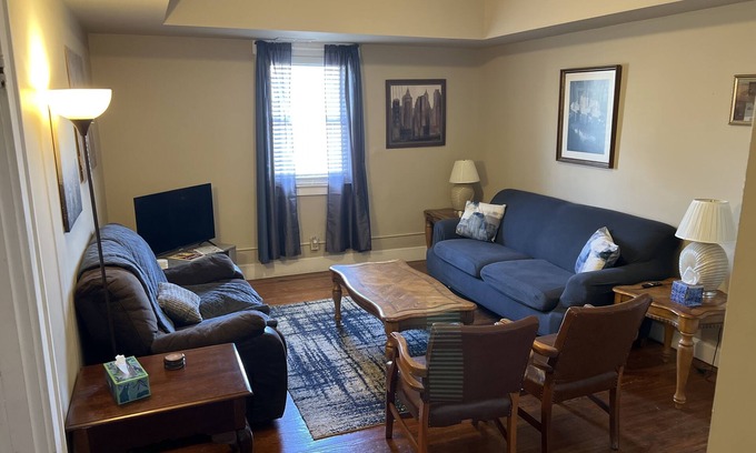 Williamstown Apartamento | Christian, veteran, family owned and operated