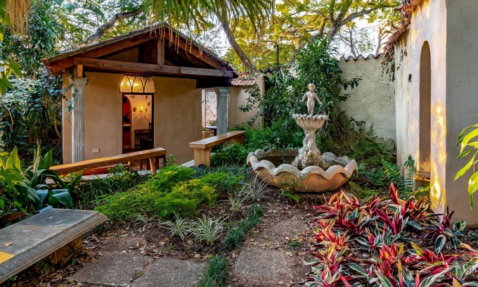 Nelspruit Casa | Christie's at 32 on Russell