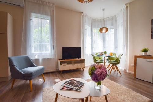 Krisztinavaros Apartamento | Christine Apartment close to the Buda Castle