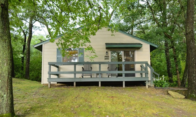 Wisconsin Dells Cabaña | Christmas Mountain Village™ - Wisconsin Dells - 2 Bedroom Cottage