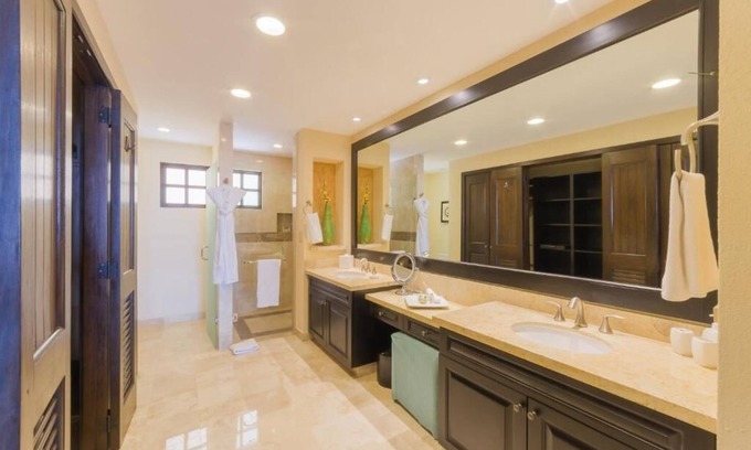 Conchas Chinas Complejo | Xmas at Garza Blanca: 2-bdrm Beachfront suite in Puerto Vallarta resort.Sleeps 6