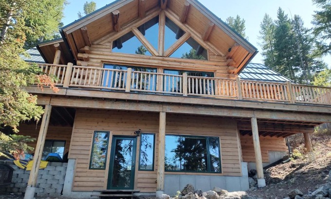 Kalispell Casa | Christy's Cottage, Waterfront w/Slide & Ice Shanty
