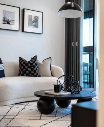 Brisbane Central Business District Apartamento | Chrome Sonata - State Secrets & Skyline Sheets.