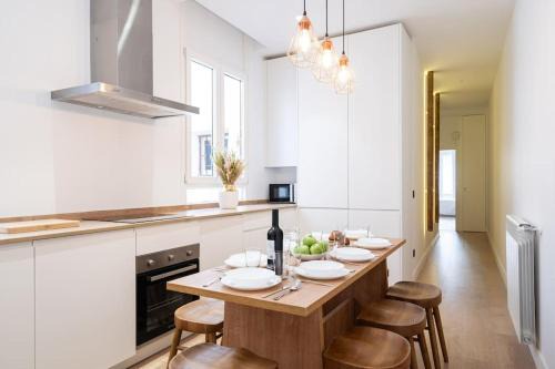 Justicia Apartamento | Chueca Hortaleza 12Pax 5 Bedrooms 5 Baths