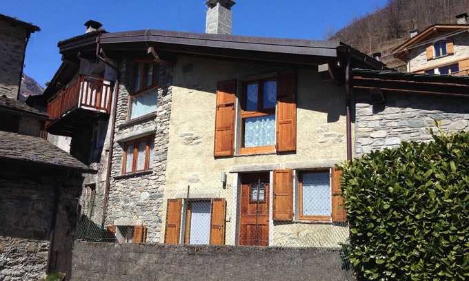 Chiesa in Valmalenco Cabina | Iglesia en Casa Valmalenco en Borgo